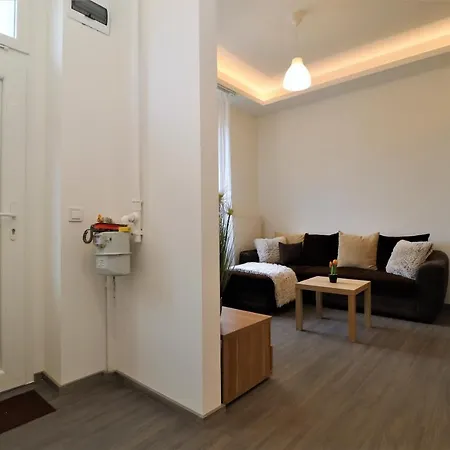 Warm & Welcoming Near To Margaret Bridge アパート ブダペスト