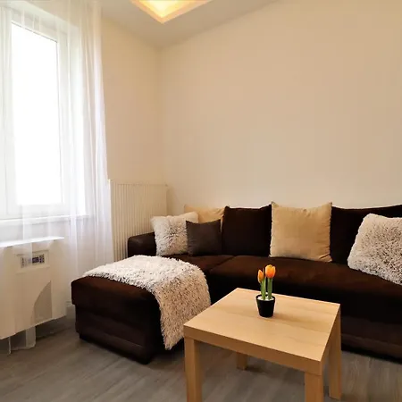 Daire Warm & Welcoming Near Margaret Bridge Budapeşte