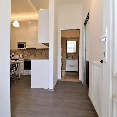 Warm & Welcoming Near Margaret Bridge Apartment *