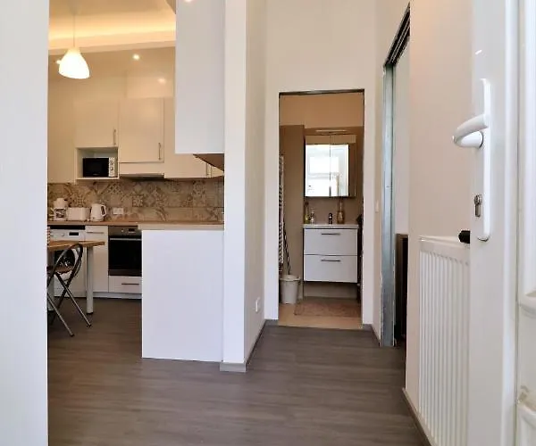 Warm & Welcoming Near To Margaret Bridge Apartament *