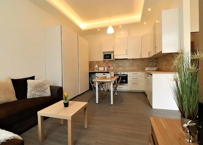 Warm & Welcoming Near To Margaret Bridge *